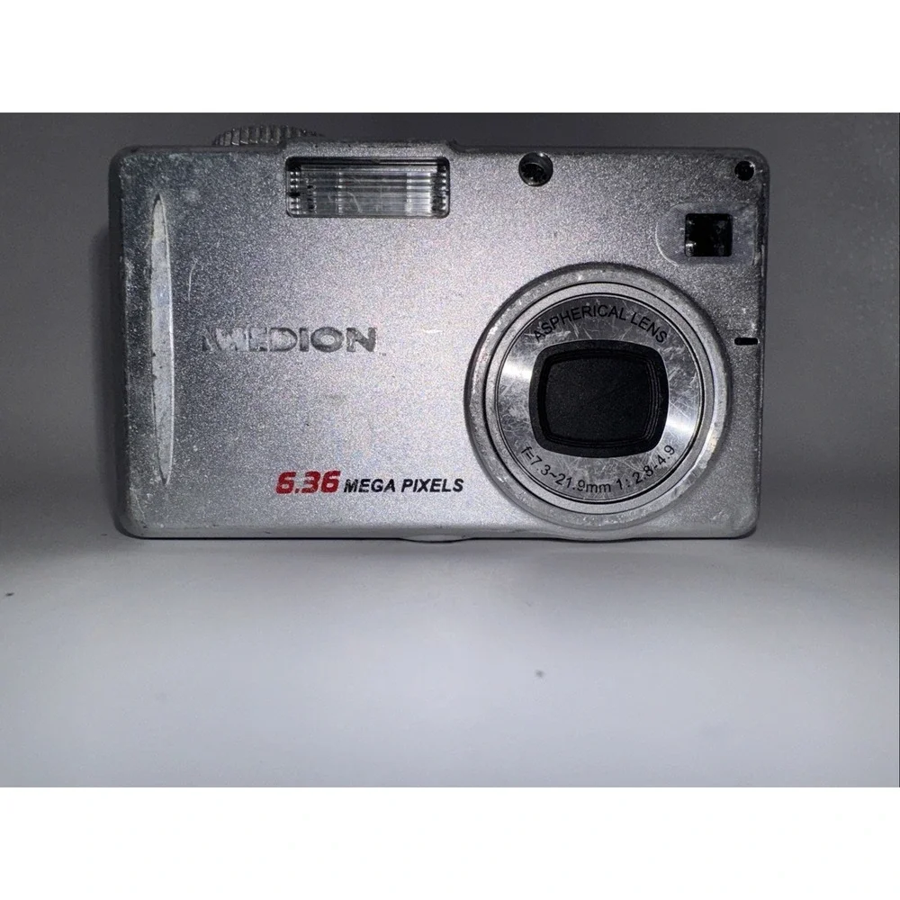 Medion MD41856 Digital Camera Compact 6.3MP Point & Shoot Y2k Silver Untested